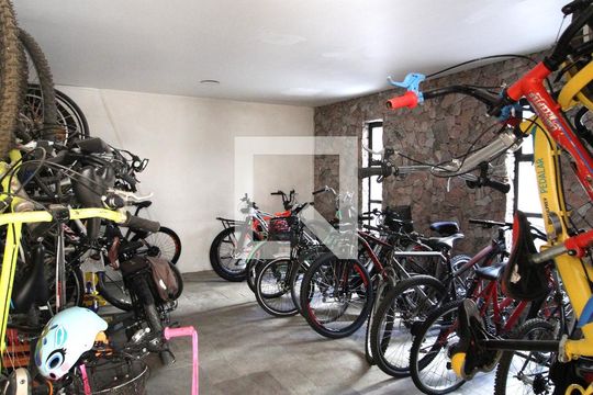 Área Comum - Bicicletário de apartamento para alugar com 2 quartos, 92m² em Chácara Santo Antônio (zona Sul, São Paulo