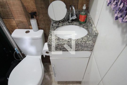 Banheiro Social de casa de condomínio à venda com 2 quartos, 60m² em Jardim Guanabara, Belo Horizonte