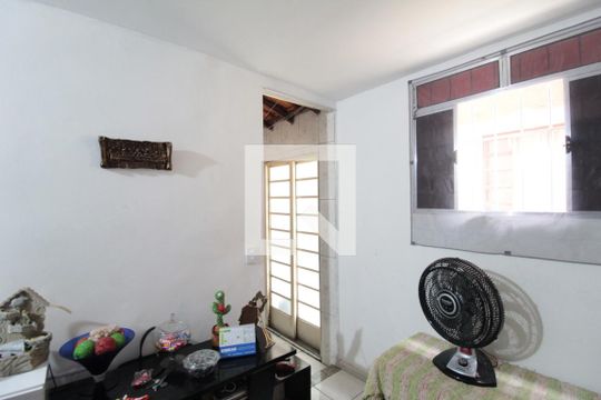 Sala de casa de condomínio à venda com 2 quartos, 60m² em Jardim Guanabara, Belo Horizonte