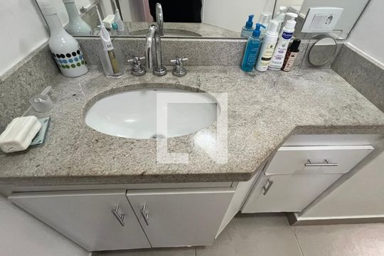 Banheiro da Suíte de apartamento à venda com 3 quartos, 120m² em Pinheiros, São Paulo