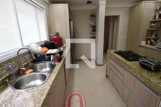 Cozinha de casa de condomínio à venda com 3 quartos, 320m² em Vila Hollândia, Campinas