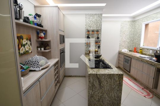 Cozinha de casa de condomínio à venda com 3 quartos, 320m² em Vila Hollândia, Campinas