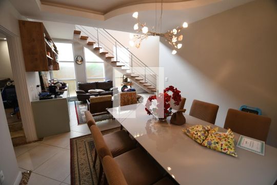 Sala de casa de condomínio à venda com 3 quartos, 320m² em Vila Hollândia, Campinas