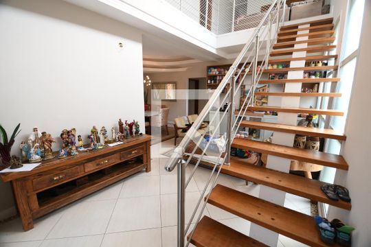 Sala de casa de condomínio à venda com 3 quartos, 320m² em Vila Hollândia, Campinas