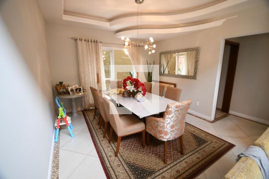 Sala de casa de condomínio à venda com 3 quartos, 320m² em Vila Hollândia, Campinas