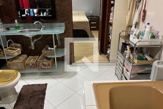 Banheiro de casa à venda com 4 quartos, 350m² em Todos Os Santos, Rio de Janeiro