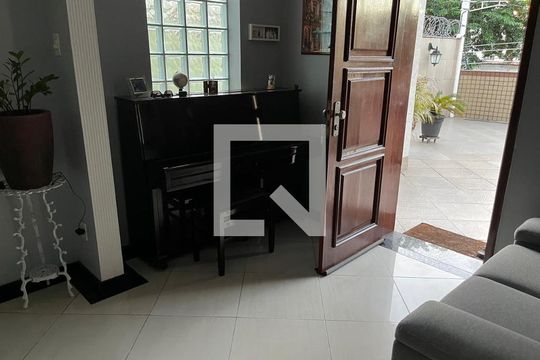Sala de casa para alugar com 4 quartos, 350m² em Todos Os Santos, Rio de Janeiro