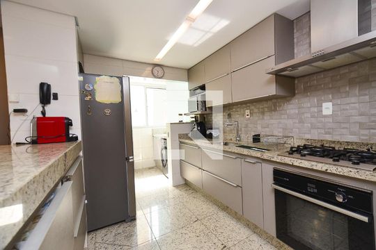 Cozinha de apartamento à venda com 3 quartos, 160m² em Fernão Dias, Belo Horizonte