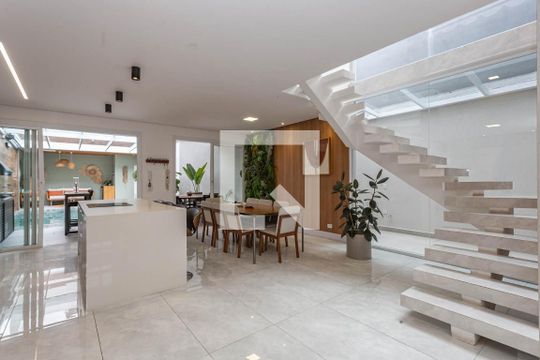 Casa à venda com 3 quartos, 200m² em Sacomã, São Paulo