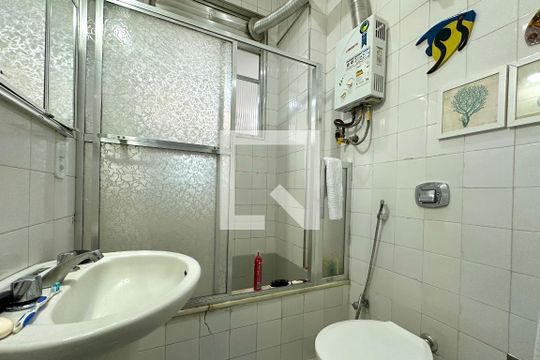 Banheiro social  de apartamento para alugar com 1 quarto, 39m² em Copacabana, Rio de Janeiro