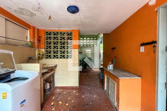 Quintal de casa à venda com 2 quartos, 101m² em Vila Boacava, São Paulo