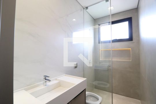 Banheiro Suíte 2 de casa de condomínio para alugar com 5 quartos, 500m² em Jardim Sul, Uberlândia