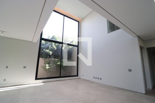 Sala de casa de condomínio para alugar com 5 quartos, 500m² em Jardim Sul, Uberlândia