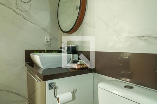 Banheiro de apartamento à venda com 2 quartos, 60m² em Rubem Berta, Porto Alegre