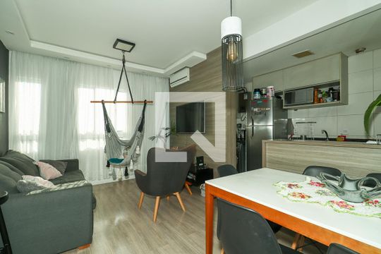 Sala de apartamento à venda com 2 quartos, 60m² em Rubem Berta, Porto Alegre