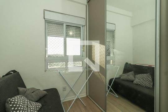 Quarto de apartamento à venda com 2 quartos, 60m² em Rubem Berta, Porto Alegre