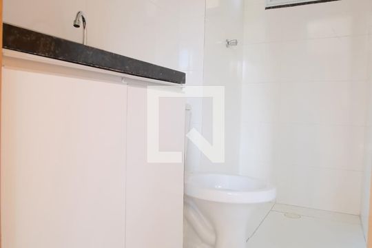 Banheiro de apartamento para alugar com 2 quartos, 49m² em Vila Carrão, São Paulo