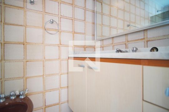 Banheiro da Suíte de apartamento à venda com 3 quartos, 112m² em Auxiliadora, Porto Alegre