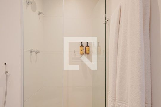 Banheiro de apartamento para alugar com 1 quarto, 35m² em Jardim Paulista, São Paulo