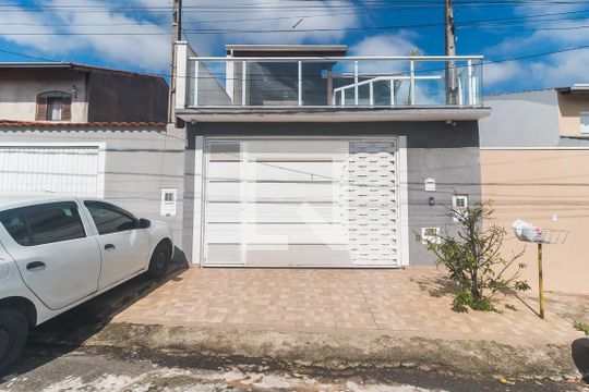 Fachada de casa para alugar com 3 quartos, 180m² em Residencial Colinas, Mogi das Cruzes