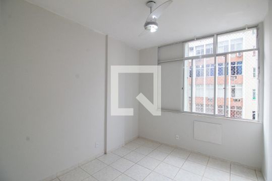 Quarto 1 de apartamento para alugar com 2 quartos, 70m² em Copacabana, Rio de Janeiro