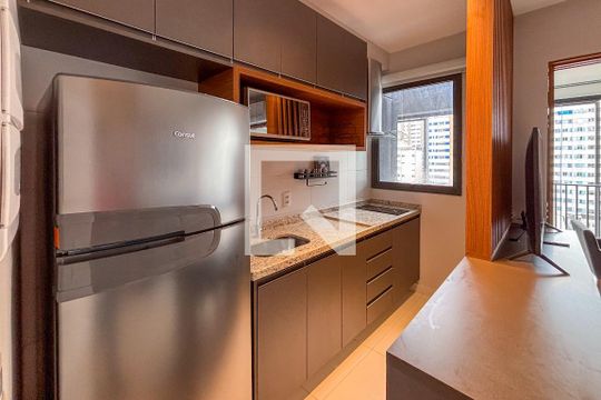 Cozinha de apartamento para alugar com 1 quarto, 38m² em Pinheiros, São Paulo