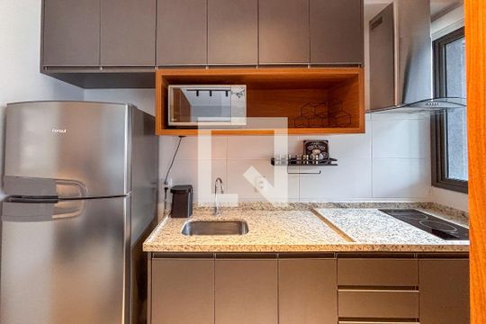 Cozinha de apartamento para alugar com 1 quarto, 38m² em Pinheiros, São Paulo