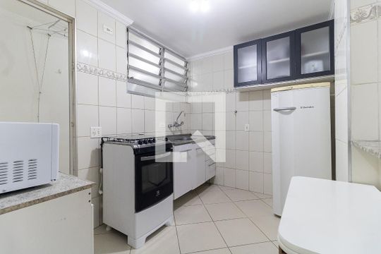 Cozinha de apartamento para alugar com 2 quartos, 71m² em Aclimação, São Paulo