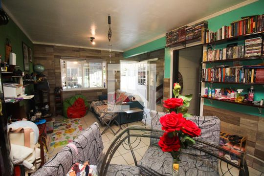 Sala de casa de condomínio à venda com 2 quartos, 118m² em Hípica, Porto Alegre
