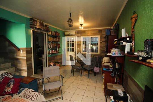 Sala de casa de condomínio à venda com 2 quartos, 118m² em Hípica, Porto Alegre