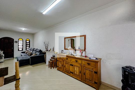 Casa à venda com 3 quartos, 180m² em Vila Invernada, São Paulo