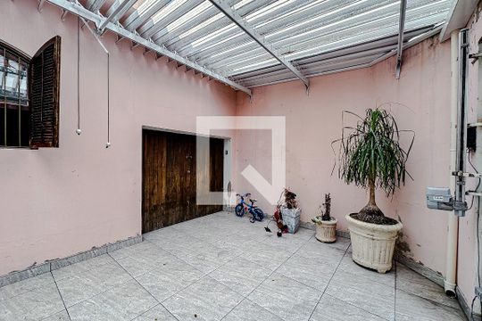 Garagem de casa à venda com 3 quartos, 180m² em Vila Invernada, São Paulo