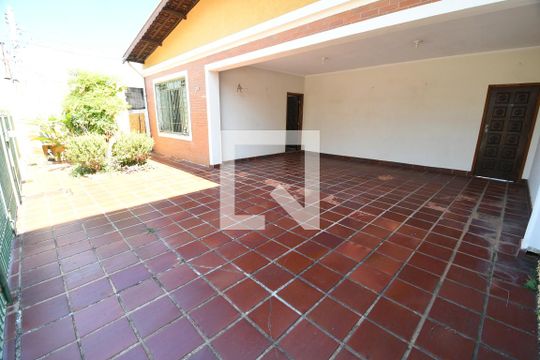 Garagem de casa para alugar com 3 quartos, 244m² em Vila Industrial (campinas), Campinas
