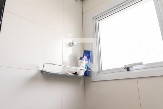 Banheiro de apartamento à venda com 2 quartos, 55m² em Vila Sao Francisco, São Paulo