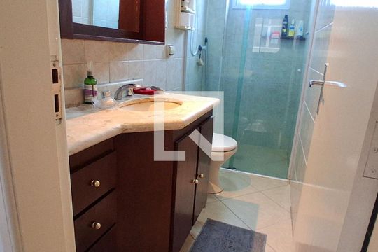 Banheiro de apartamento à venda com 2 quartos, 56m² em Nova Petrópolis, São Bernardo do Campo