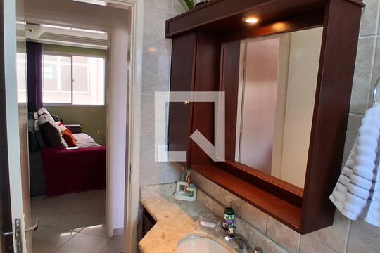 Banheiro de apartamento à venda com 2 quartos, 56m² em Nova Petrópolis, São Bernardo do Campo