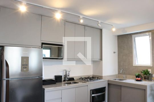 Cozinha de apartamento à venda com 1 quarto, 34m² em Jardim Taquaral, São Paulo