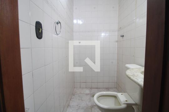 Banheiro de Serviço de casa à venda com 3 quartos, 190m² em Jurubatuba, São Paulo