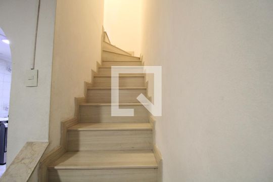 Escada de casa à venda com 3 quartos, 190m² em Jurubatuba, São Paulo
