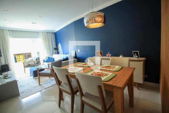Sala de casa à venda com 3 quartos, 120m² em Vila Bertioga, São Paulo