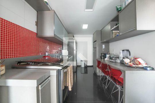 Cozinha de apartamento à venda com 3 quartos, 115m² em Vila Gumercindo, São Paulo