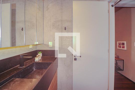 Banheiro da Suíte de apartamento à venda com 1 quarto, 133m² em Petrópolis, Porto Alegre