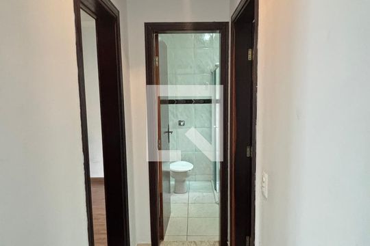 Corredor de apartamento para alugar com 3 quartos, 105m² em Vila Alzira, Santo André
