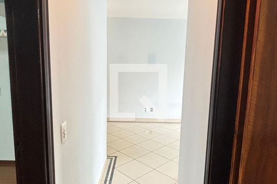 Corredor de apartamento para alugar com 3 quartos, 105m² em Vila Alzira, Santo André