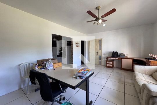 Sala de casa à venda com 4 quartos, 300m² em Rio Branco, São Leopoldo