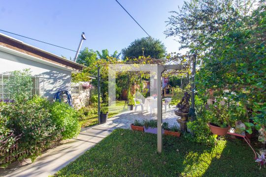 Quintal de casa à venda com 4 quartos, 150m² em Centro, Canoas