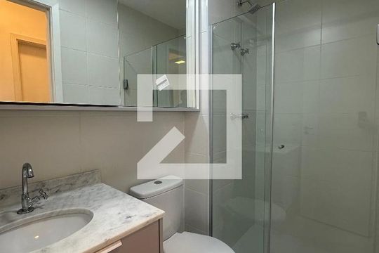 Banheiro de apartamento para alugar com 2 quartos, 48m² em Nova Aldeinha, Barueri