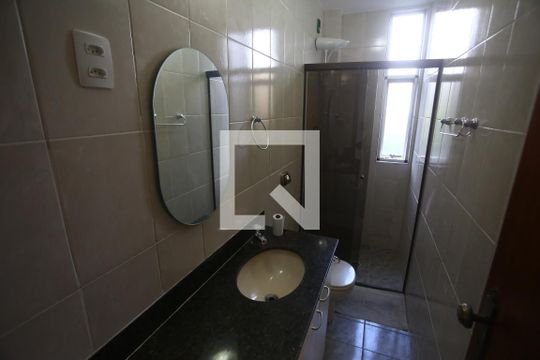 Banheiro de apartamento para alugar com 3 quartos, 56m² em Estoril, Belo Horizonte