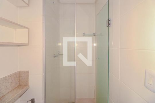 Banheiro de apartamento para alugar com 2 quartos, 50m² em Morro Santana, Porto Alegre