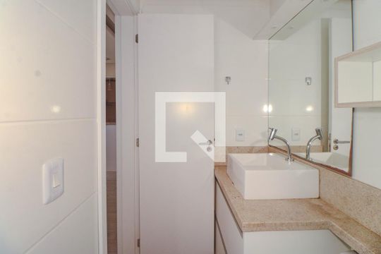 Banheiro de apartamento para alugar com 2 quartos, 50m² em Morro Santana, Porto Alegre